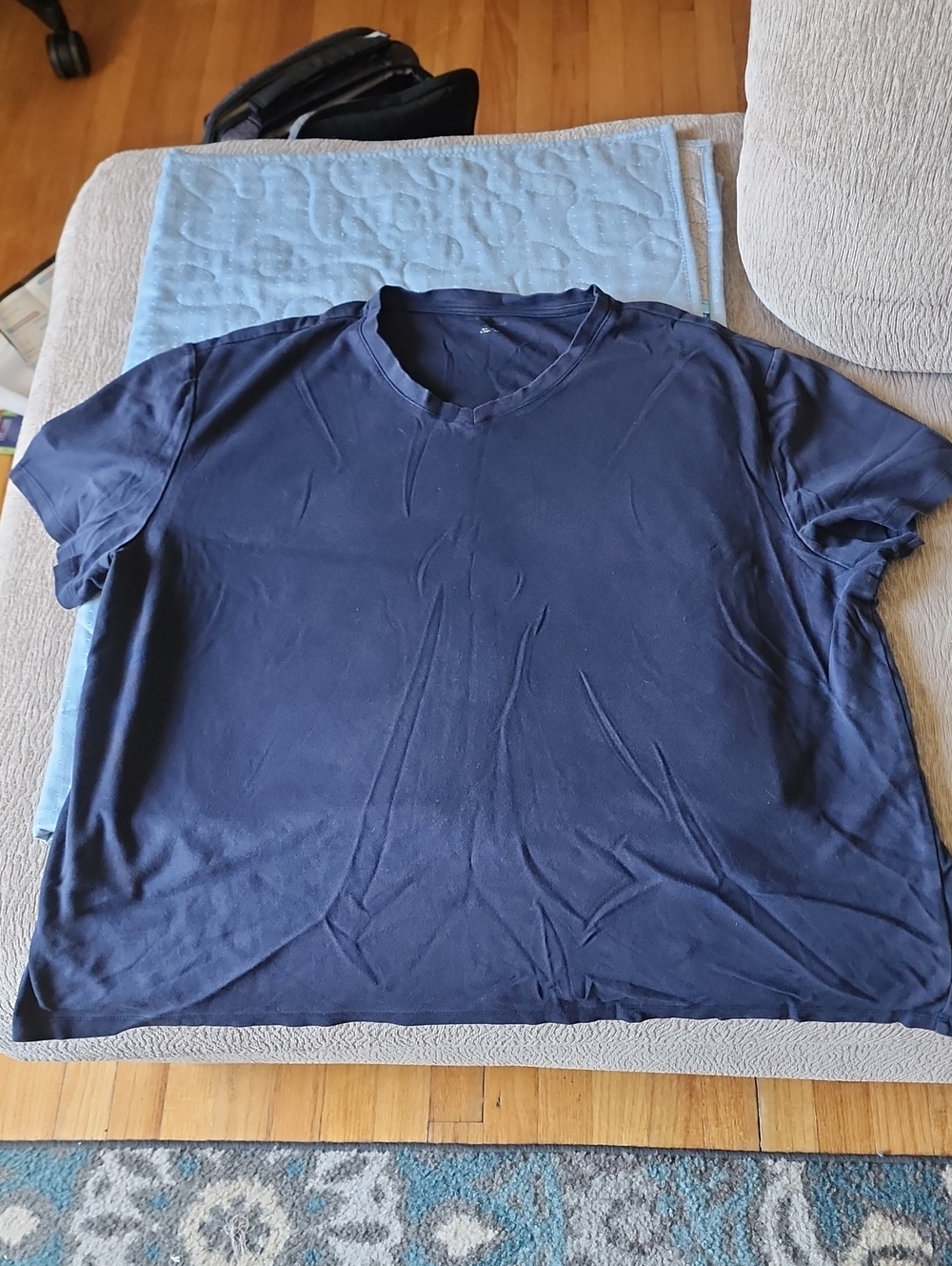 Saks Fifth Avenue Navy V-Neck Short Sleeve Tee